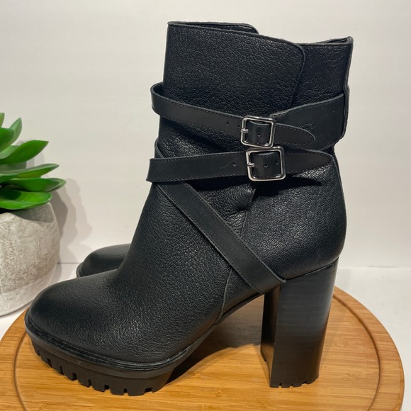 Vince Camuto Black Leather Chunky Lug Sole Ankle Boot 9M Platform Moto Bootie - Picture 1 of 9